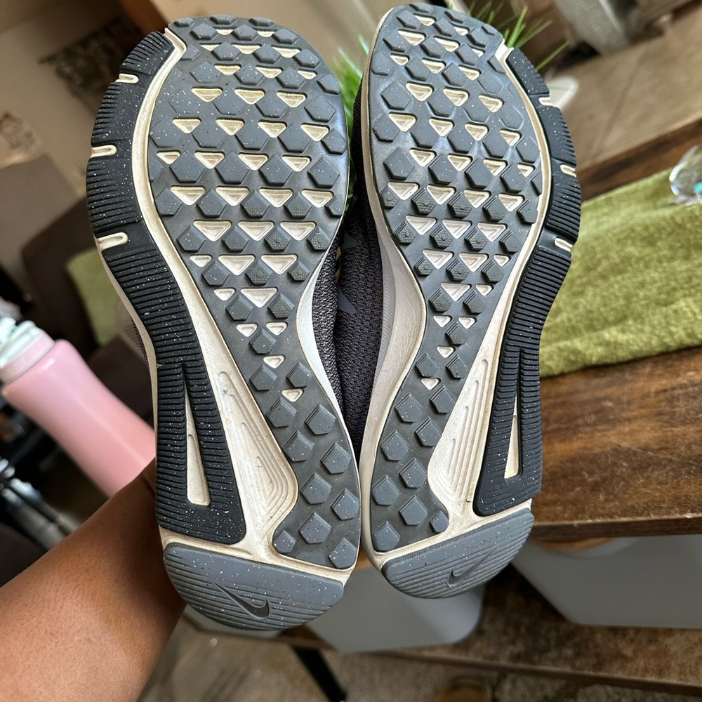 Nike Women Sz 8 Quest 2‎ AA7412-003 Gray & Pink Athletic Running Shoes Sneakers - Picture 10 of 12